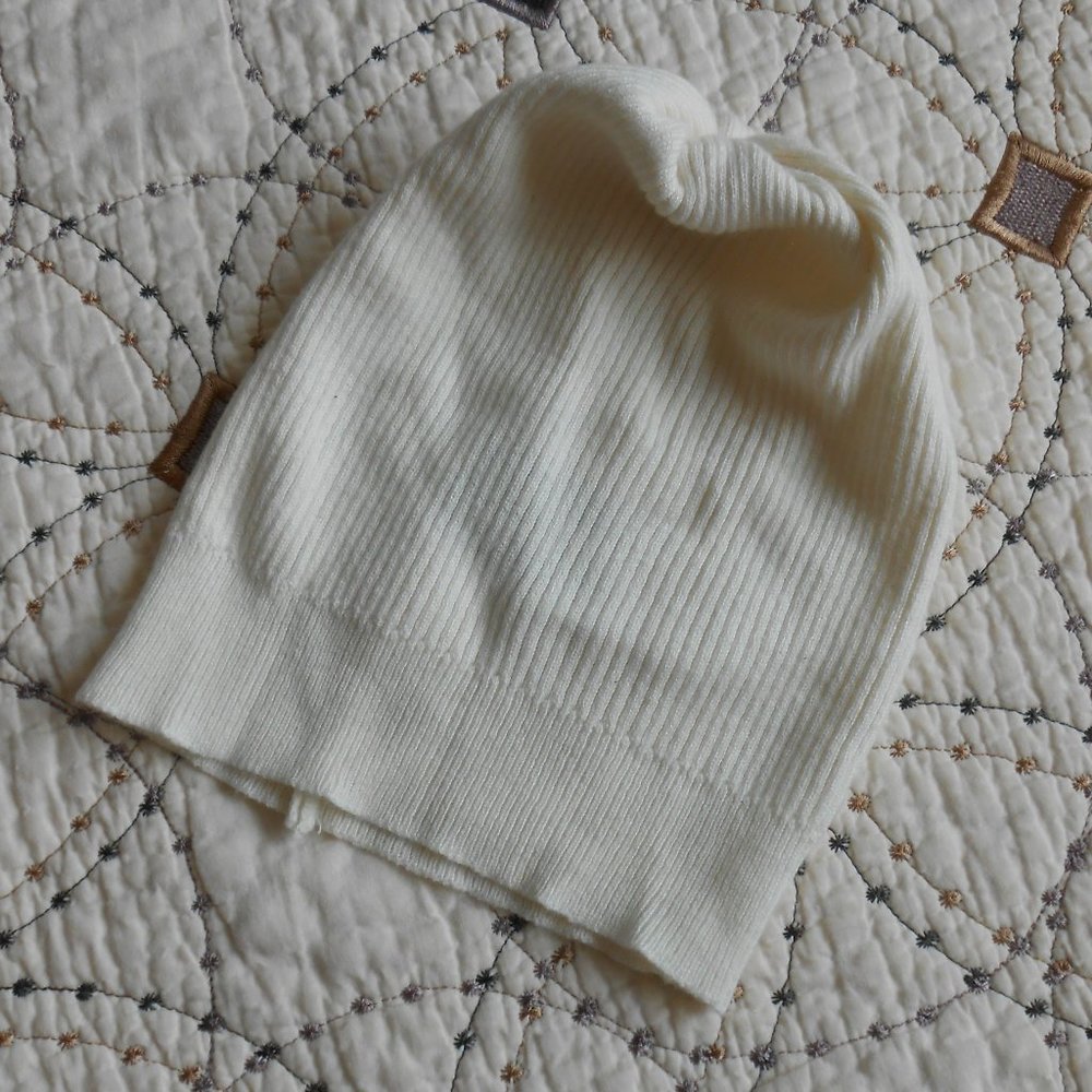 3/$10 D&Y White Angora Hat